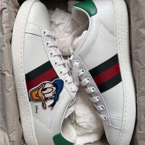 Gucci White and Green Sneakers with Embroidered Patch